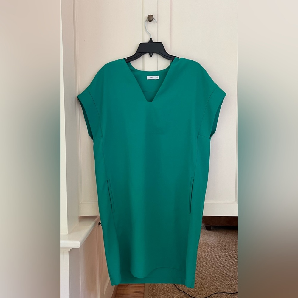 Brand is vince. Size xs.